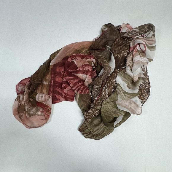 Jim Thompson Luxury Floral Print Silk Square Scarf - Size 44" x 44" -NEW in Bag. - Picture 14 of 15